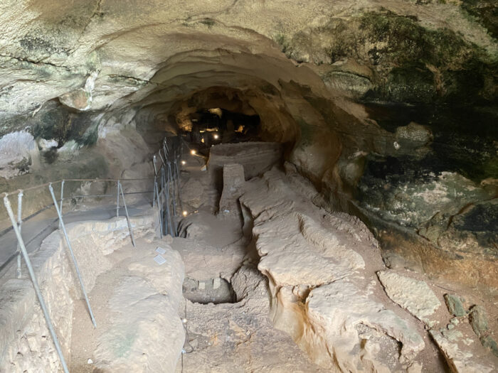 Birżebbuġa, Malta, Għar Dalam, Cave