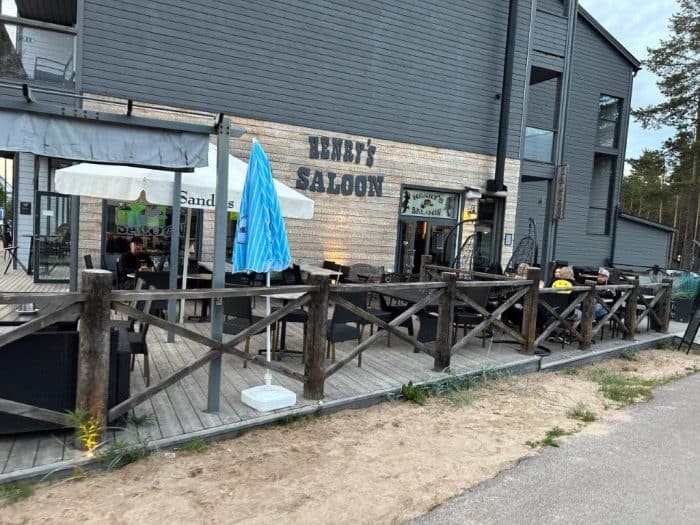 Kalajoen Hietasärkät, Kalajoki, Finland, Henry's Saloon